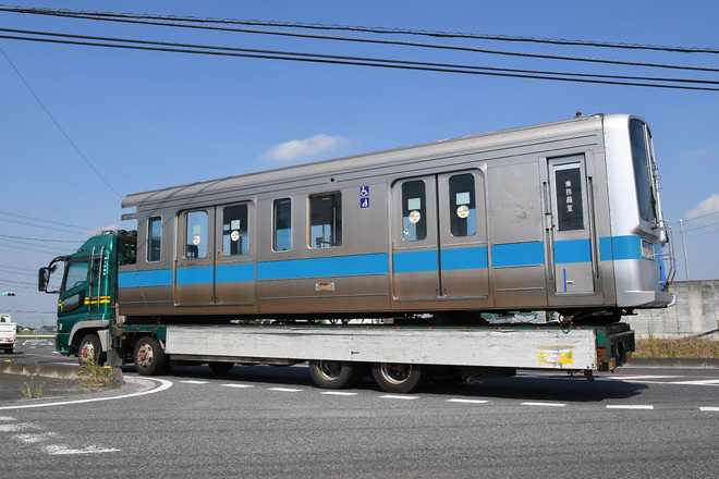 【小田急】1000形1755×6(1755F)小田原方2両搬出を加須市内で撮影した写真