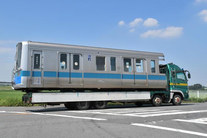 【小田急】1000形1755×6(1755F)小田原方2両搬出を川島町内で撮影した写真