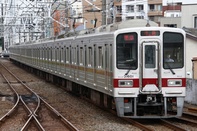 【東武】30000系31601Fの前面種別表示が通常と異なる表示を中板橋駅で撮影した写真