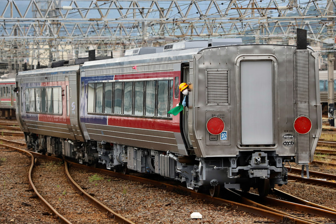 【JR四】N2000系2522多度津工場検査出場回送を多度津駅で撮影した写真