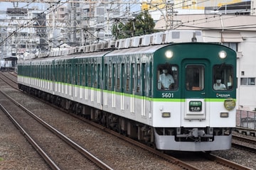 【京阪】椅子収納機能を持つ5ドア車、5000系営業運転終了