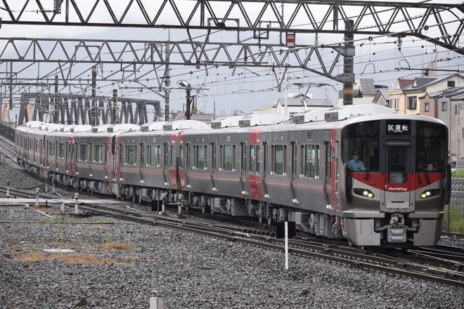 【JR西】227系7両 近畿車輛出場試運転を放出駅で撮影した写真