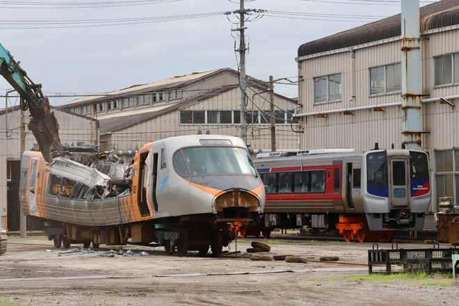 【JR四】8000系8501号車が多度津工場で解体を多度津工場解体線で撮影した写真