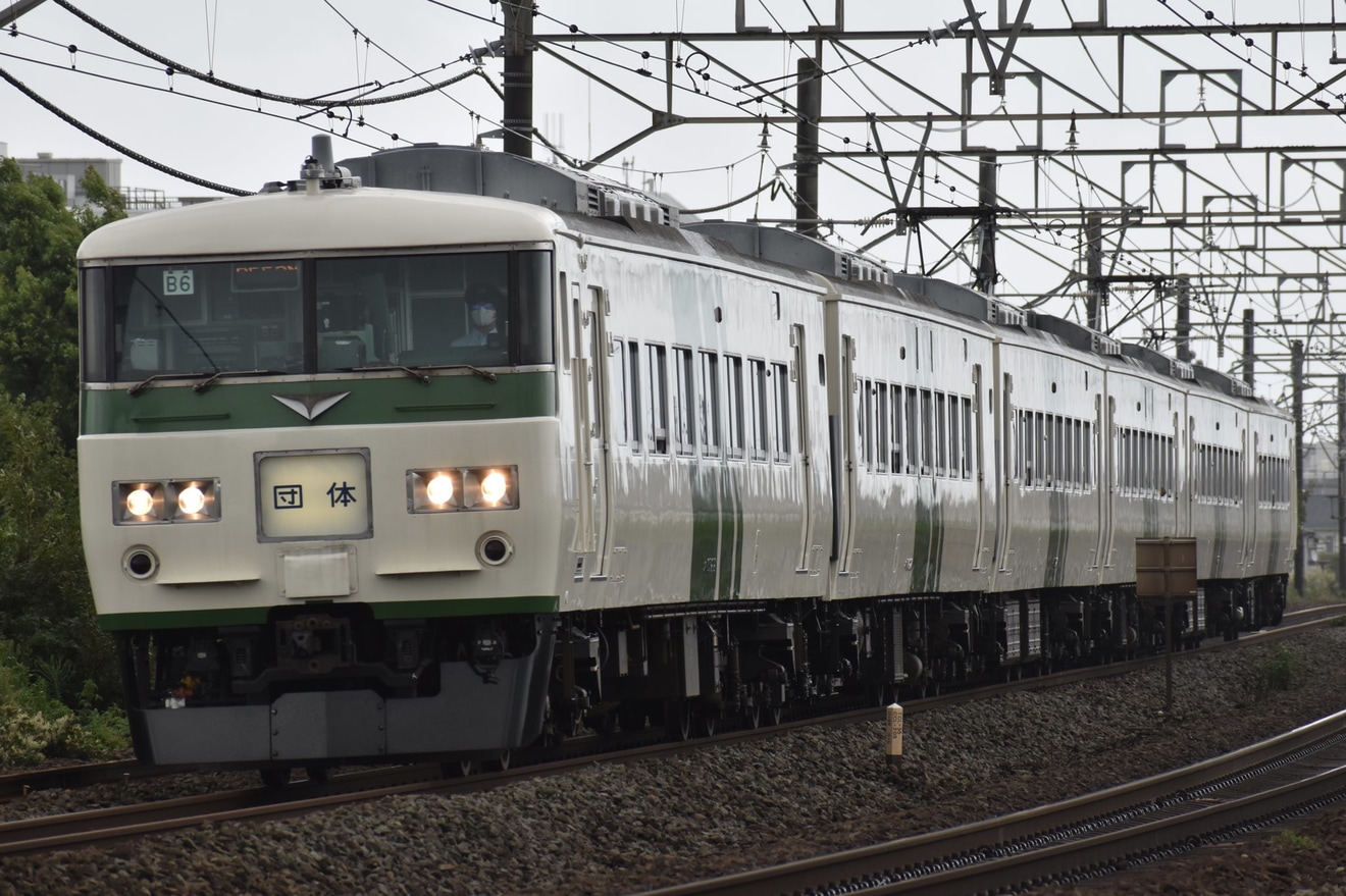 【JR東】185系B6編成を使用した団体臨時列車が伊東まで運転の拡大写真