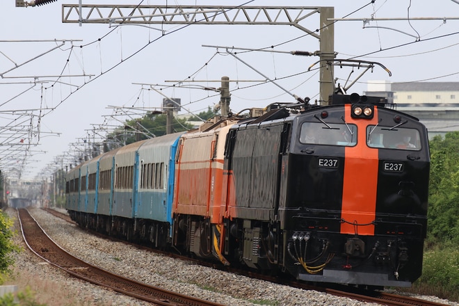 【台鐵】故障に伴い鳴日号塗装のE237が復興号を救援