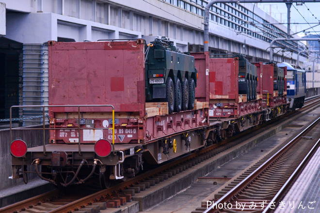 【JR貨】自衛隊(96式装輪装甲車)輸送が行われるを姫路駅で撮影した写真
