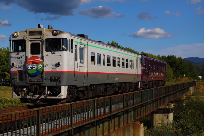 【JR北】キハ40「宗谷急行色」を使用した団体臨時列車「秋水そうや号」運転を不明で撮影した写真