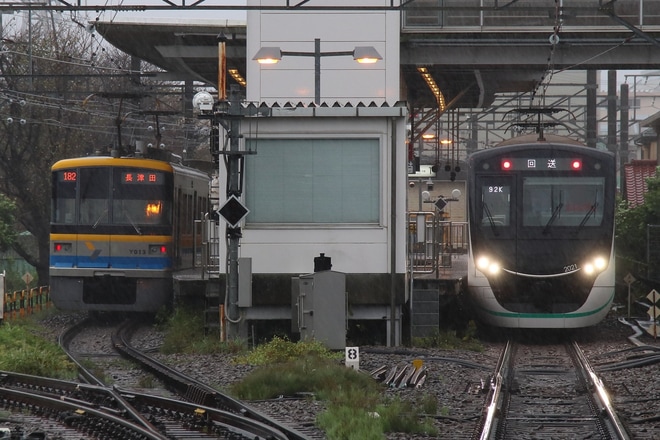 【東急】2020系2121F長津田車両工場へ入場回送を恩田駅付近で撮影した写真