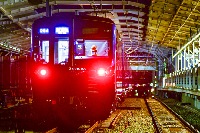 【東急】相鉄21000系21101×8(21101F)目黒線で試運転を奥沢駅で撮影した写真