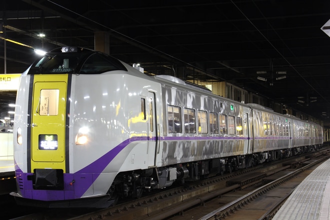 【JR北】キハ261系ST1120編成、ST1220編成が札幌へを札幌駅で撮影した写真