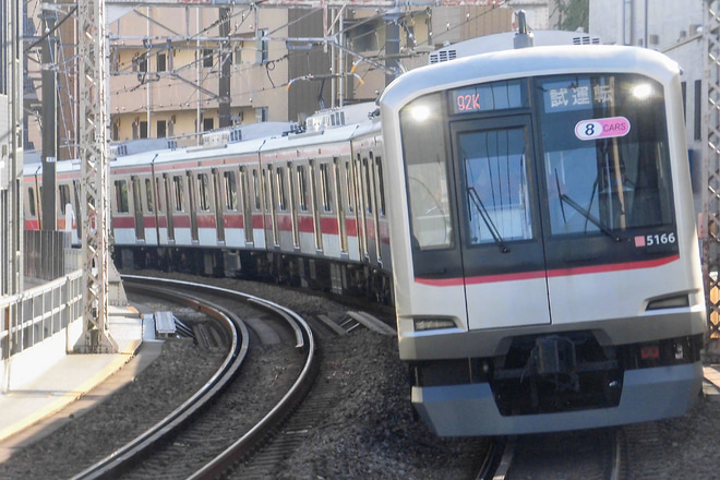 【東急】5050系5166F東横線内試運転を綱島駅で撮影した写真