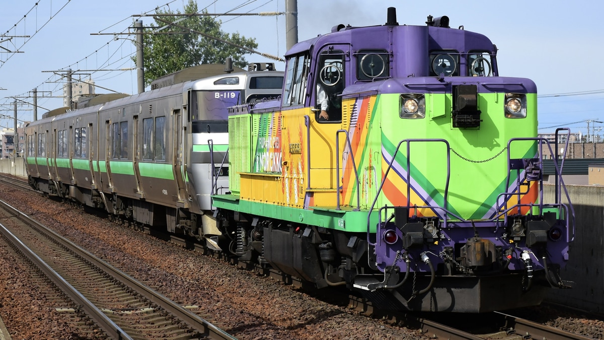JR北】733系B-119編成入場をDE15-1535(ノロッコ塗装）が牽引 |2nd