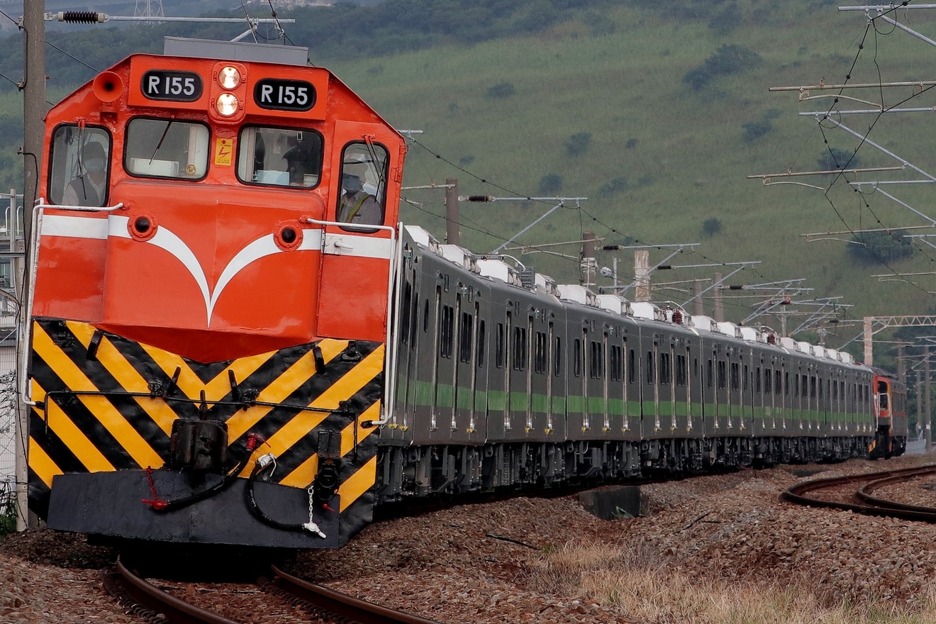 【台鐵】EMU900EMU910編成が輸送の拡大写真