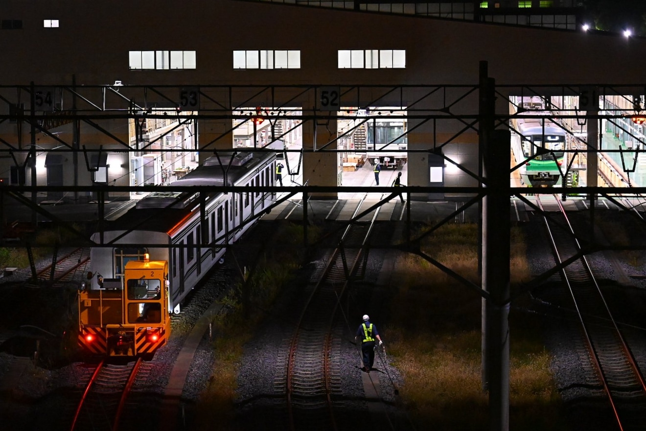 【メトロ】南北線9000系増結車の2両が新木場車両基地への拡大写真