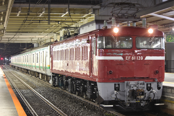 【JR東】E231系コツS-33編成 秋田総合車両センター入場配給を駅で撮影した写真
