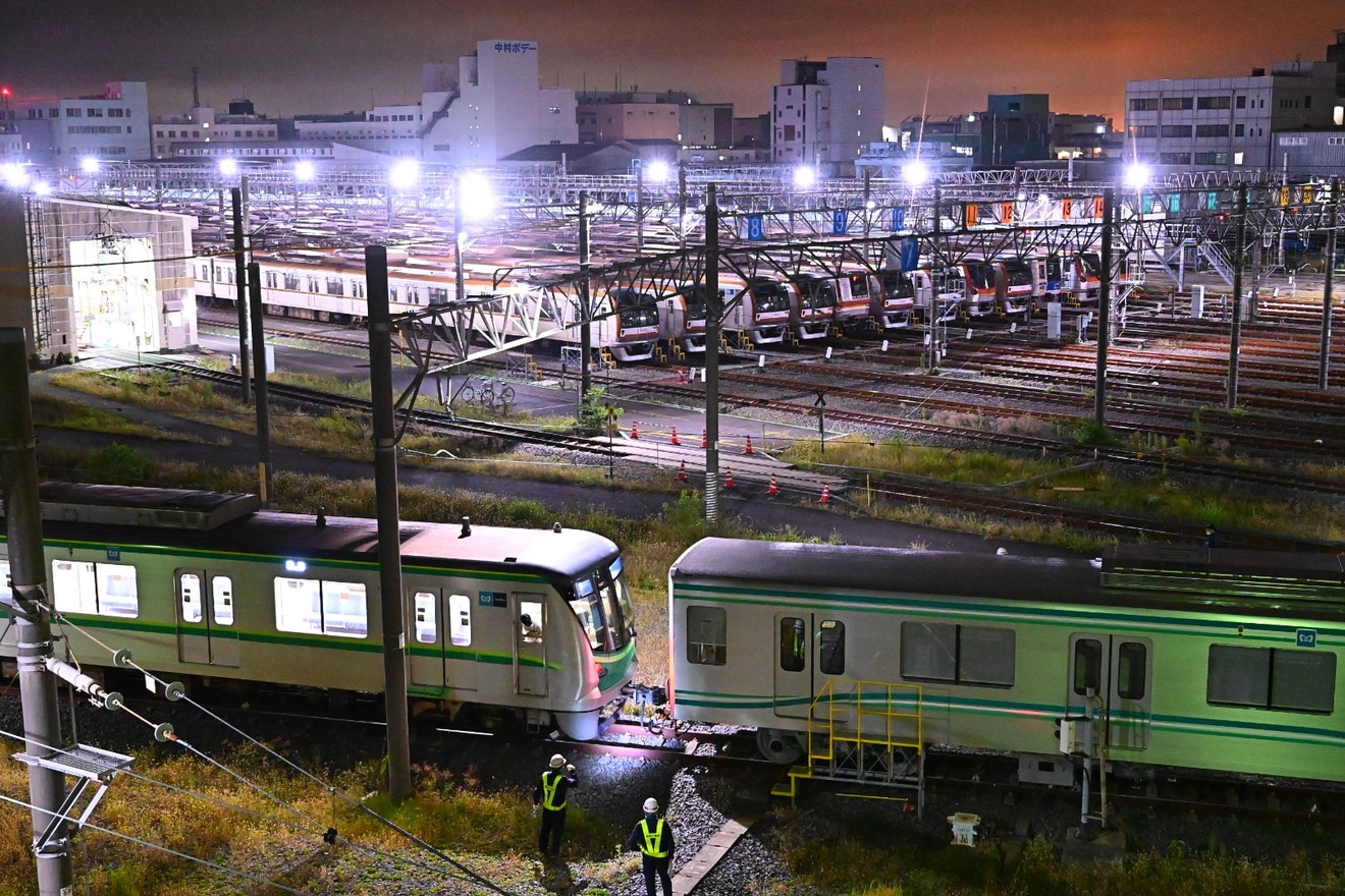 【メトロ】南北線9000系増結車の2両が新木場車両基地への拡大写真