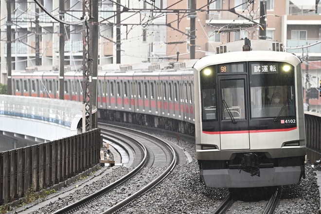 【東急】5050系4102F東急田園都市線で試運転を青葉台駅で撮影した写真