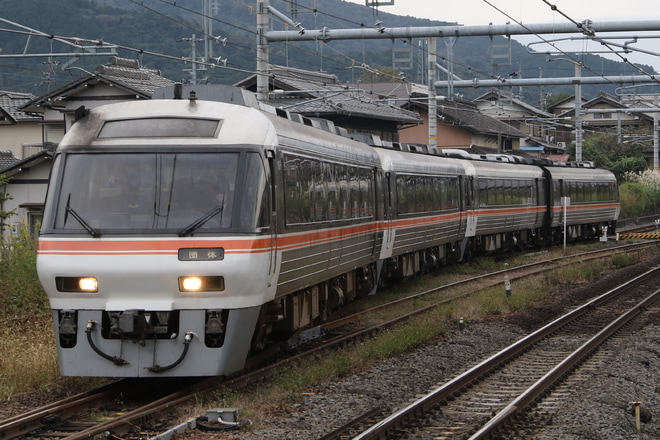 【JR海】全て先頭車のキハ85系4両を使用した団臨が走るを垂井駅で撮影した写真