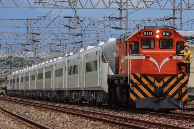 【台鐵】EMU3000型第4編成が輸送を不明で撮影した写真