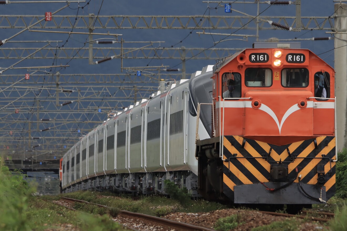 【台鐵】EMU3000型第4編成が輸送の拡大写真