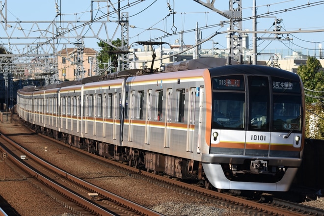 【メトロ】10000系10101F10両編成に戻るを多摩川駅で撮影した写真