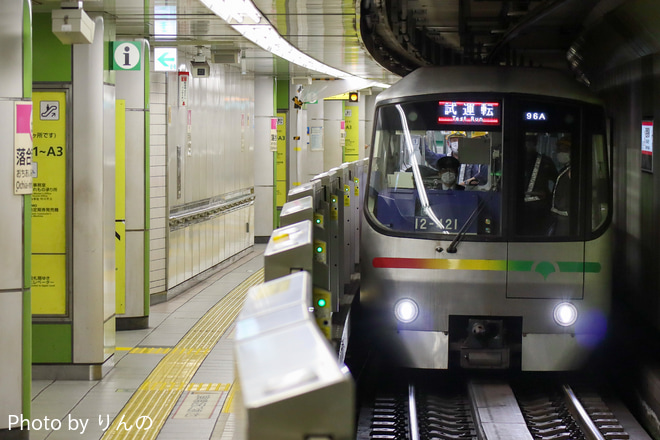 【都営】12-000形12-421編成馬込出場試運転を落合南長崎駅で撮影した写真
