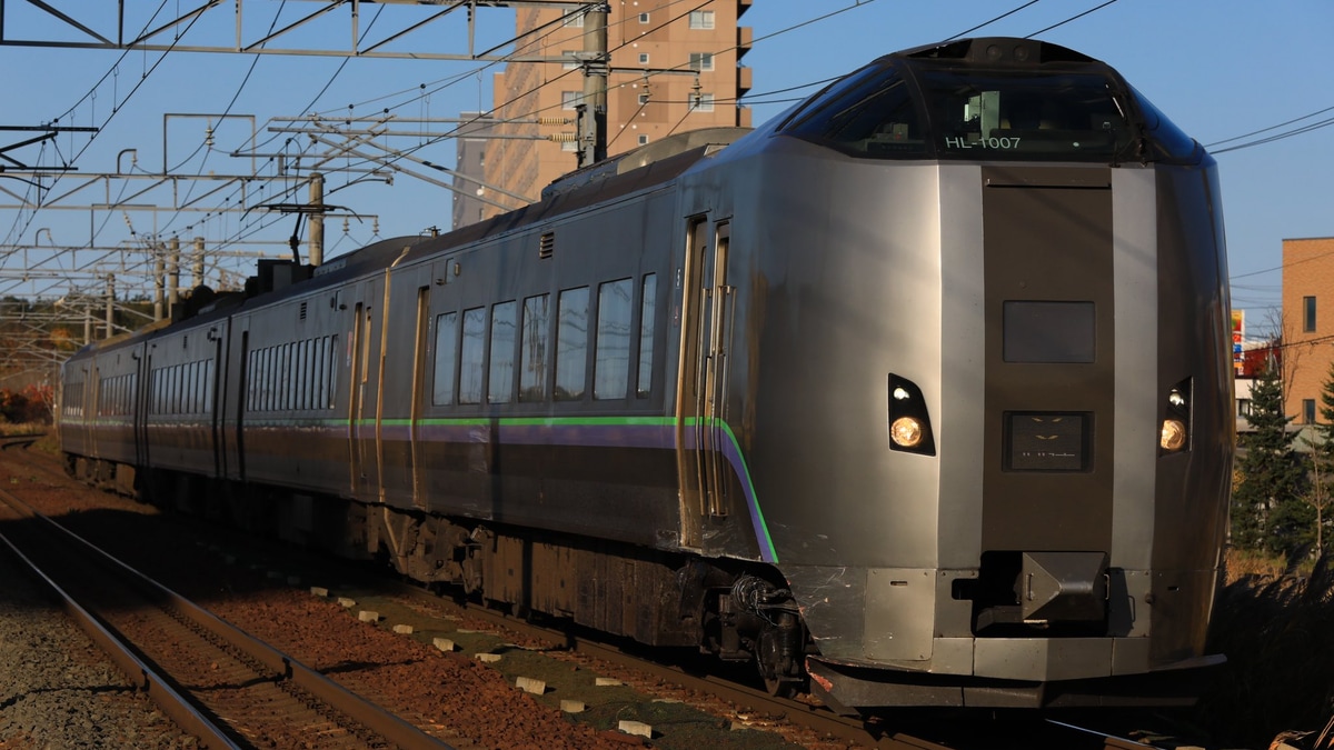 JR北】深川市内で乗用車と接触した789系HL-1007編成札幌運転所へ