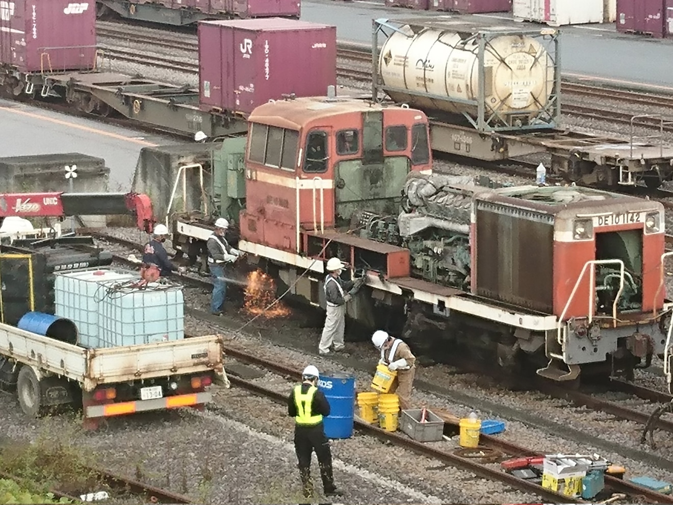 【JR貨】DE10-1142熊谷貨物ターミナルで解体中の拡大写真