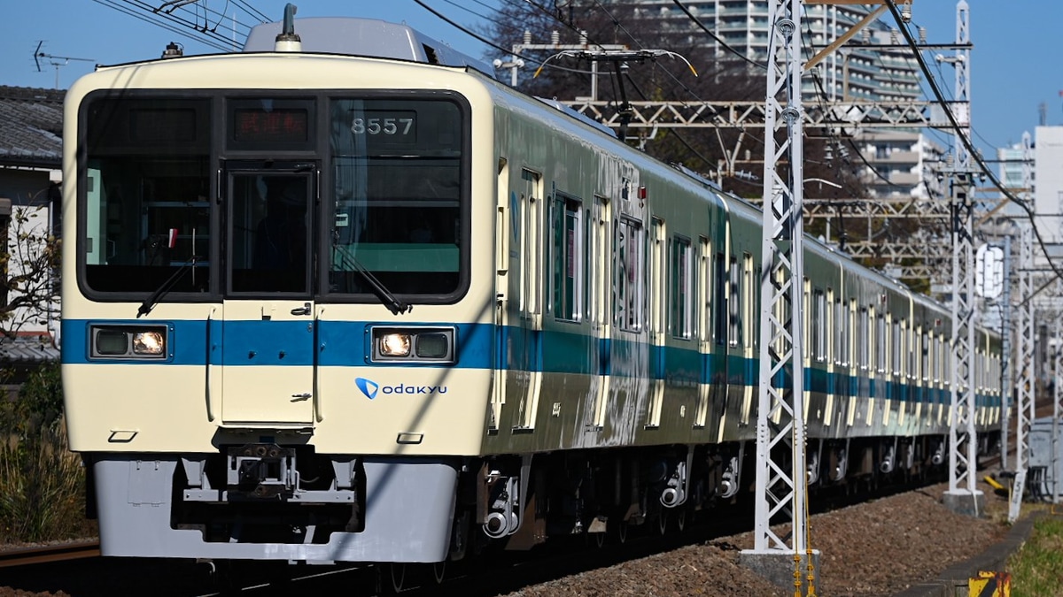 近鉄　特急　回送 回送列車」 最後の仕事をする為に江ノ島線に向かう8257編成。 1