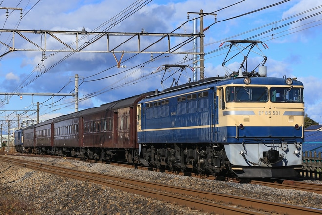 【JR東】クラブツーリズム主催の旧型客車を使った団体列車運転を不明で撮影した写真