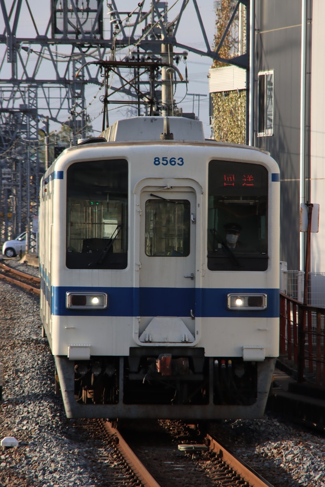 【東武】8000系8563F返却回送を東武動物公園駅で撮影した写真