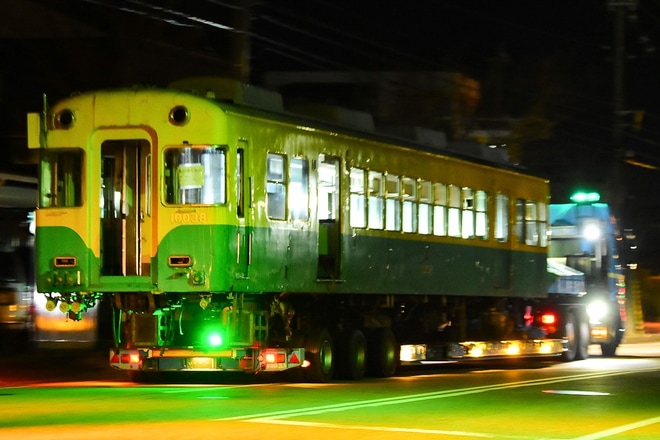 【地鉄】10030形10037、10038号車陸送を不明で撮影した写真