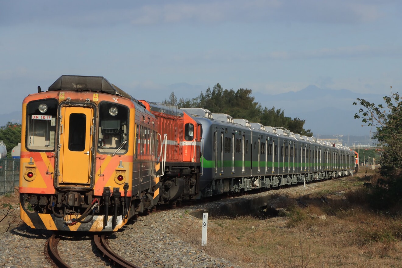 【台鐵】EMU900EP914編成が輸送の拡大写真