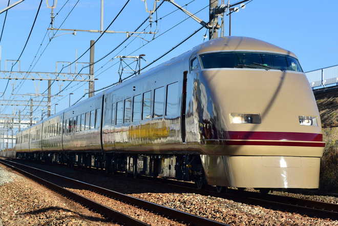 【東武】プレミアムファンツアーに伴う団体臨時列車を堀切～鐘ヶ淵間で撮影した写真