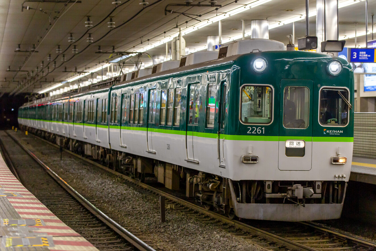 【京阪】2200系2211Fを使用した京橋駅ホームドア輸送列車の拡大写真