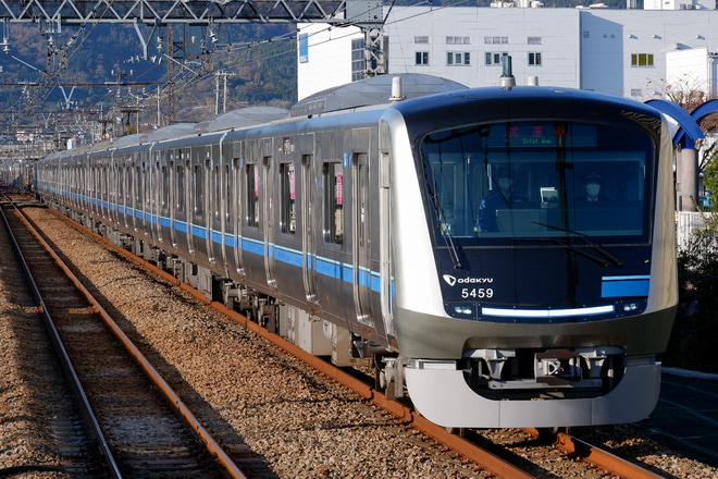 【小田急】5000形5059×10(5059F)性能確認試運転(20211208)を駅で撮影した写真
