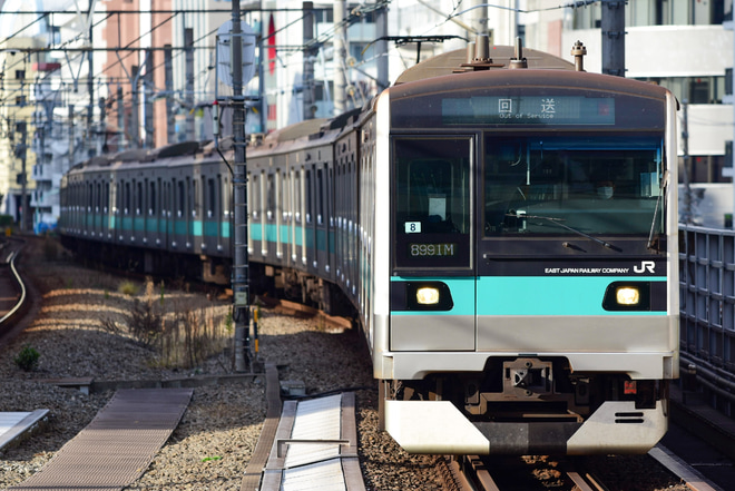【JR東】E233系マト8編成東京総合車両センター入場回送を恵比寿駅で撮影した写真