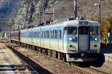 【しな鉄】115系S15編成+S13編成しなの鉄道本社前へ疎開