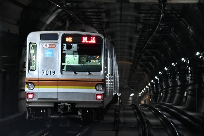 【メトロ】7000系7119F 新木場へ回送(廃車の可能性)を新富町駅で撮影した写真