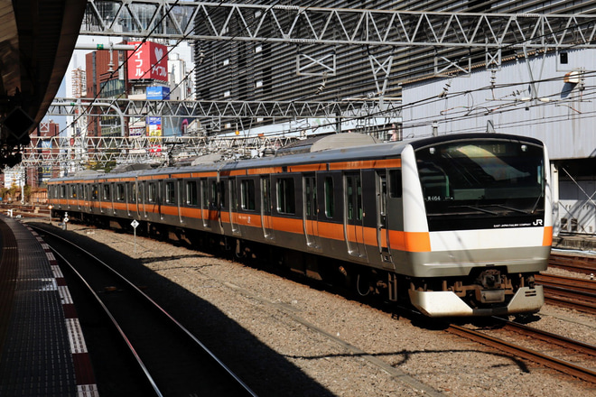 【JR東】E233系青464編成東京総合車両センター入場回送を新宿駅で撮影した写真