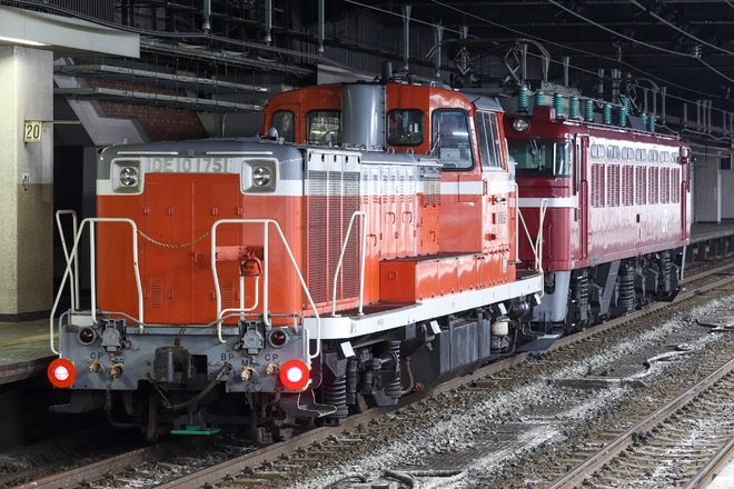 【JR東】DE10-1751秋田総合車両センターへ配給輸送を長岡駅で撮影した写真