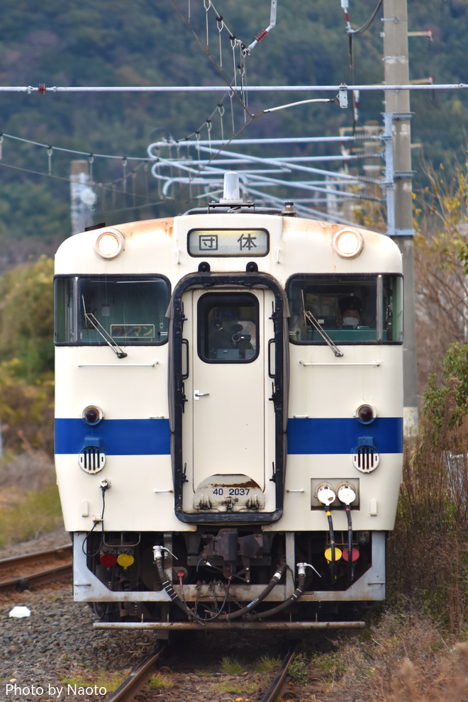 【JR九】キハ40-2037使用団臨「急行からつ号」を浜崎駅で撮影した写真