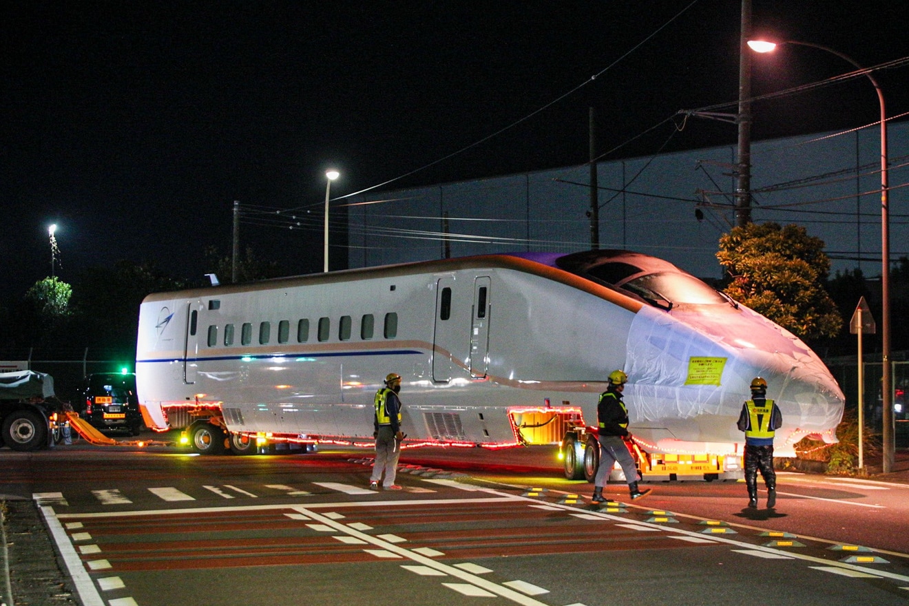 【JR東】E7系F28編成J-TREC横浜事業所から陸送の拡大写真