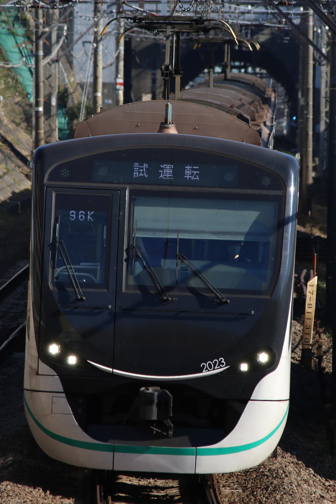 【東急】2020系2123F長津田車両工場出場試運転をたまプラーザ駅で撮影した写真