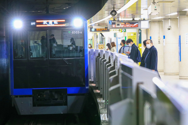 【都営】6500形6503F試運転を三田駅で撮影した写真