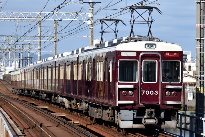 【阪急】7000系7003F正雀工場入場回送を神崎川駅で撮影した写真