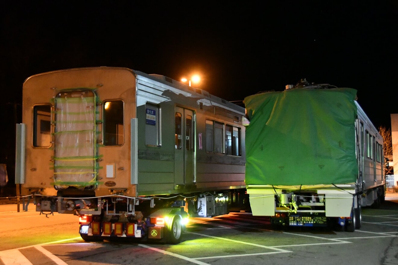 【アルピコ】新型車両20100形(元東武20000系列）が京王重機から搬出・陸送の拡大写真
