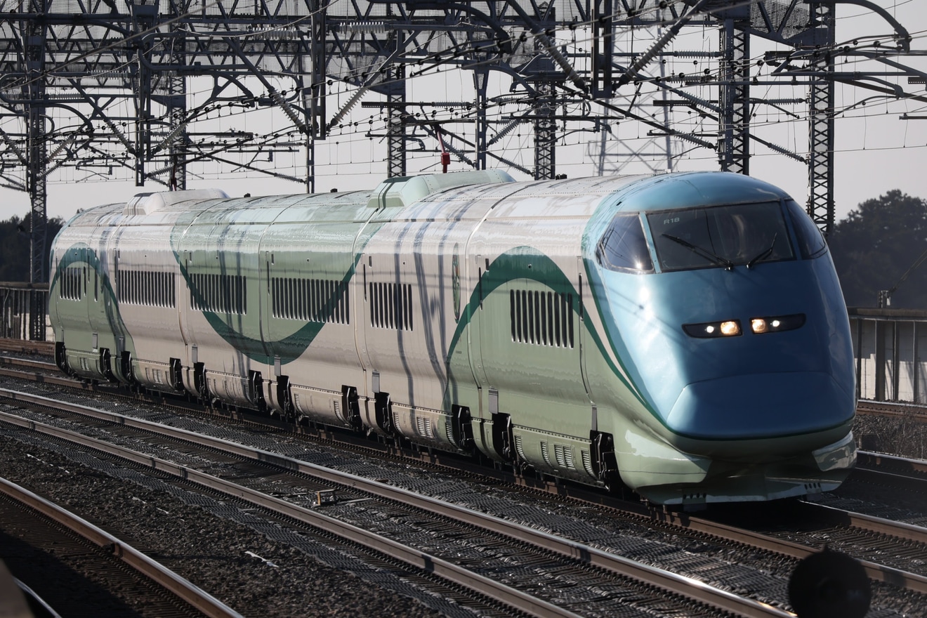 【JR東】E3系「とれいゆつばさ」が東北新幹線を団臨で走行の拡大写真