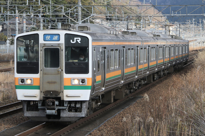 【JR海】211系0番台による快速代走を高蔵寺駅で撮影した写真