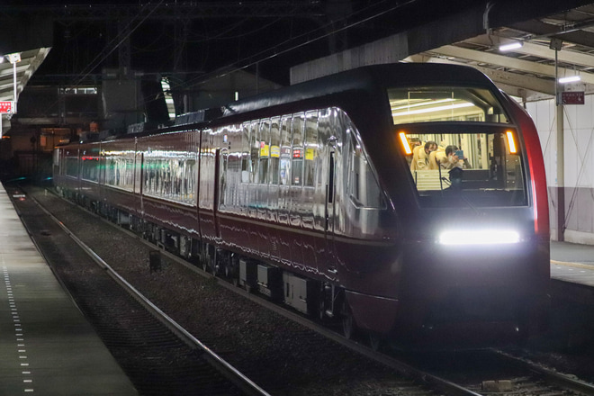 【近鉄】終夜運転のひのとりを伊勢市駅で撮影した写真